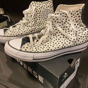 Converse EUC size 8 Black and ecru High-Top Sneakers Chuck Taylor’s Taylor EUC